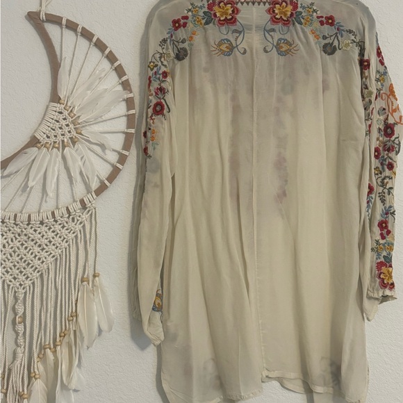 NWT Jonny Was size medium embroidered top - Picture 2 of 3